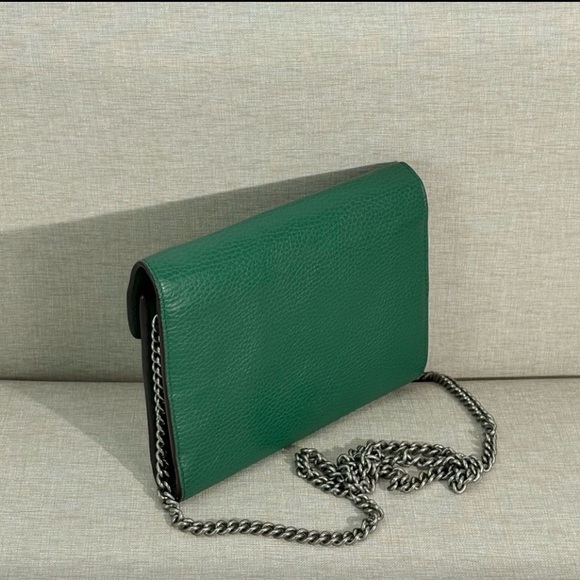 Gucci Green Leather Bag with Silver Chain - Picture 4 of 12